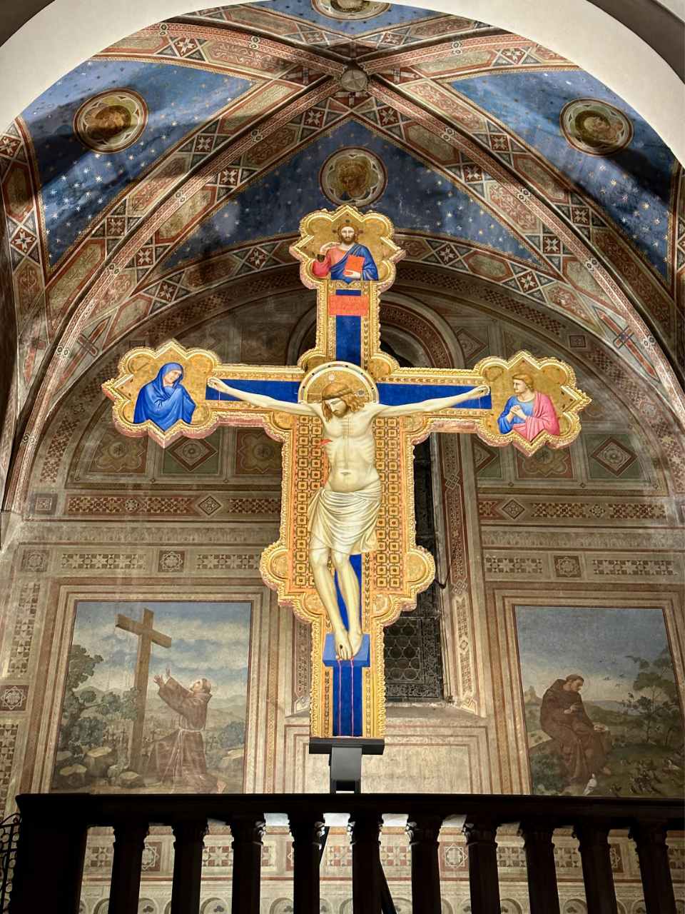 ognissanti - crucifix by giotto