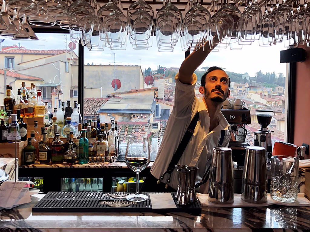 Angel rooftop bar Barman